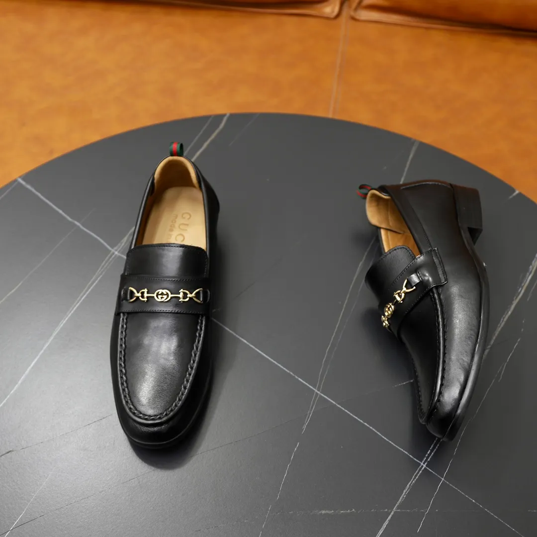 Men's shoes: 250🙅‍♂️🙅‍♂️🙅‍♂️Niuli Brand: GUCCI Size: 38-44 (45 can be customized) Level: Counter classic Material: Original soft cowhide upper Comfortable cowhide lining Original lightweight outsole Style category: Business casual footwear Driving leather shoes Color: Actual picture color
